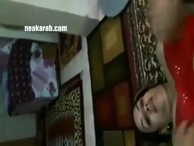 سكس مصري نكها علي الارض وهي مستسلمه من زبه اللي مكيفها 